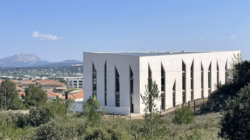Hylocéreus à Aix-en-Provence : le béton brut au service de l&rsquo;architecture